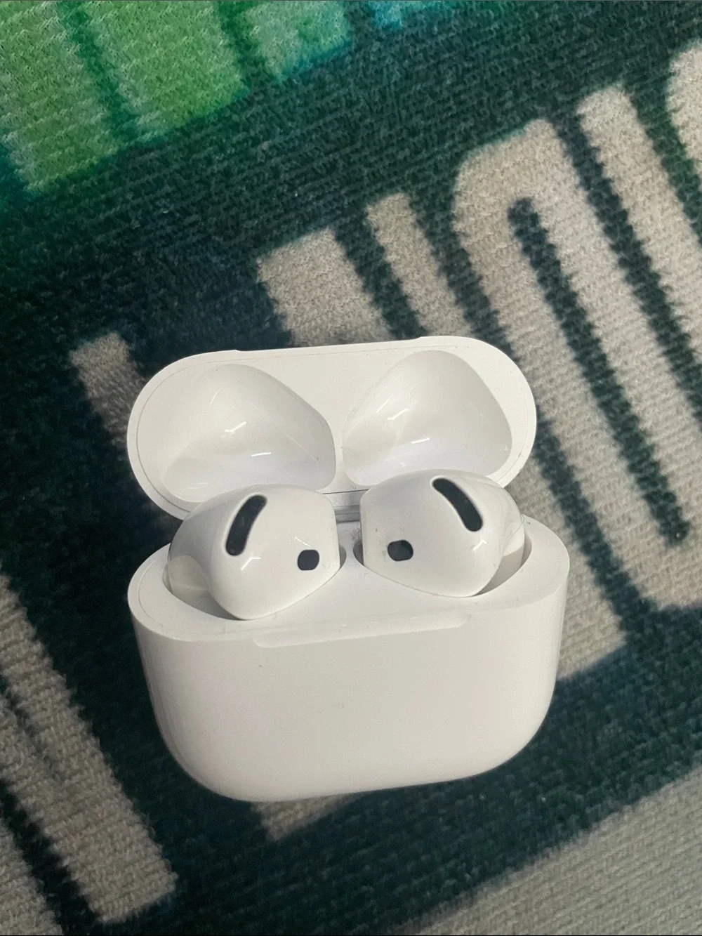Apple AirPods gen 4 brand new